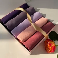 কালো হিজাব পরা পিক