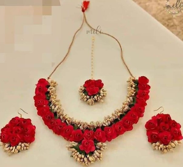 গায়ে হলুদের গহনা সেট